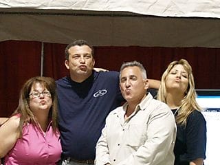 Kissy face bloggers
