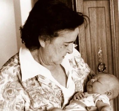 Luza_and_newborn_amy095 Luza_and_newborn_amy095